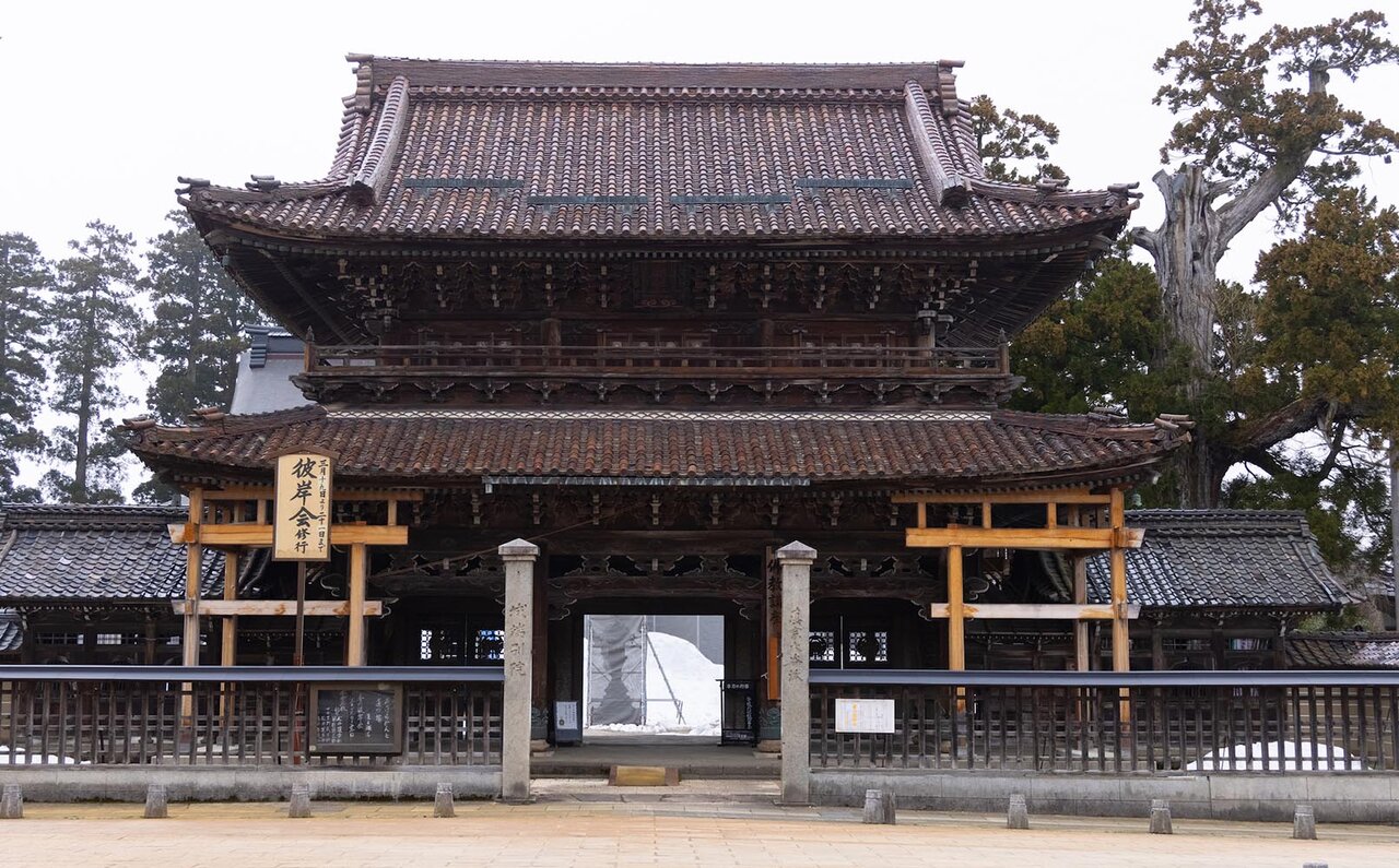 A special time at a renowned temple with 550 years of history. A telework space renovated within Jonan Betsuin Zentoku-ji Temple.｜Travel