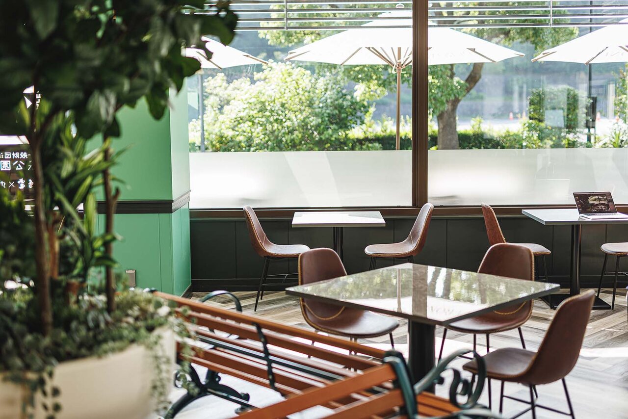 An Oasis in the City. A Cafe Coexisting with a Forest Park Opens Within the Imperial Palace Outer Garden and Kitanomaru Park | CAFÉ 33