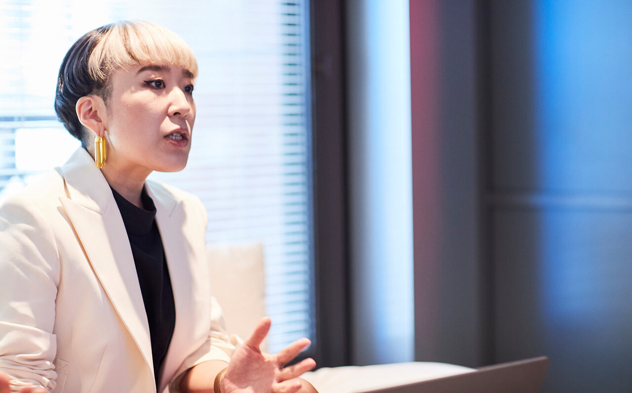"It's nice to get coffee for safe driving, isn't it?" Shido Nakamura relates to the new car insurance | e-Design Insurance "&e"