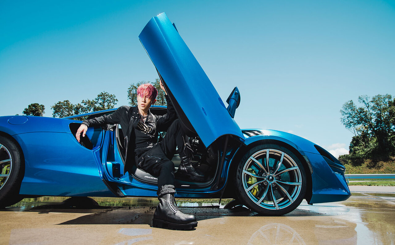 McLaren's First Series-Production PHEV Artura Debuts in Japan with MIYAVI's Guitar | McLaren
