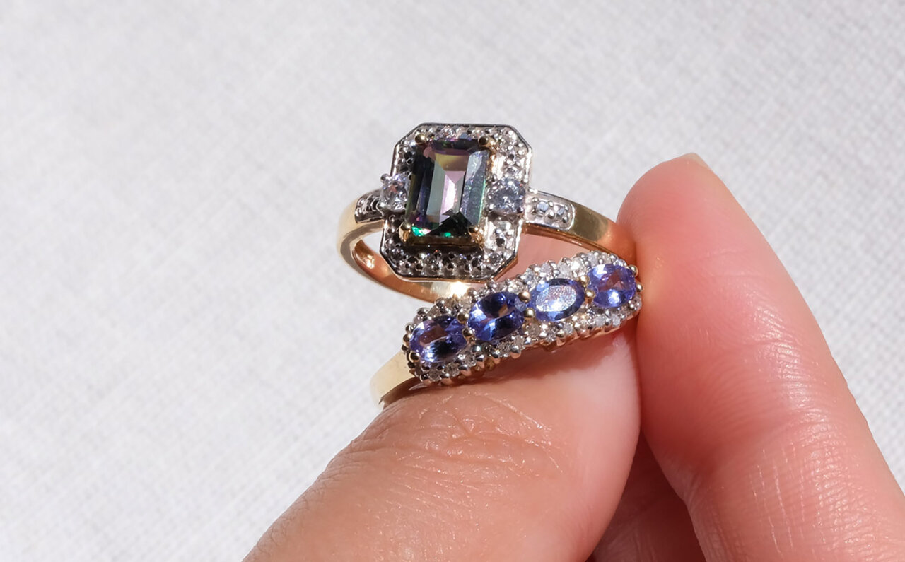 Adorn the season with sustainable vintage jewelry | chili