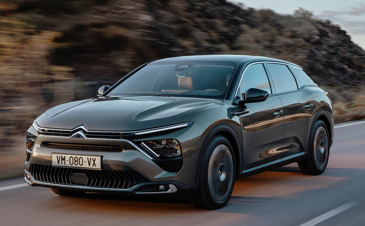 セダン、ステーションワゴン、SUVを融合!?──シトロエンの新フラッグシップモデルC5 X日本上陸｜Citroën