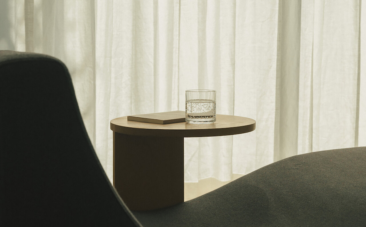 滑らかな口当たりとスタッキングが特徴。ブランド初となるガラス製タンブラー｜HASAMI PORCELAIN