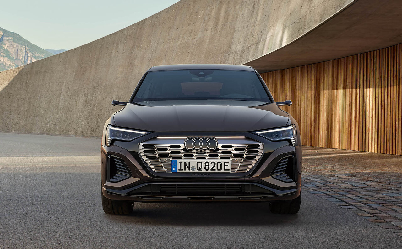 アウディ、電動SUVのトップモデルとしてQ8 e-tron / Q8スポーツバックe-tronを発表｜Audi