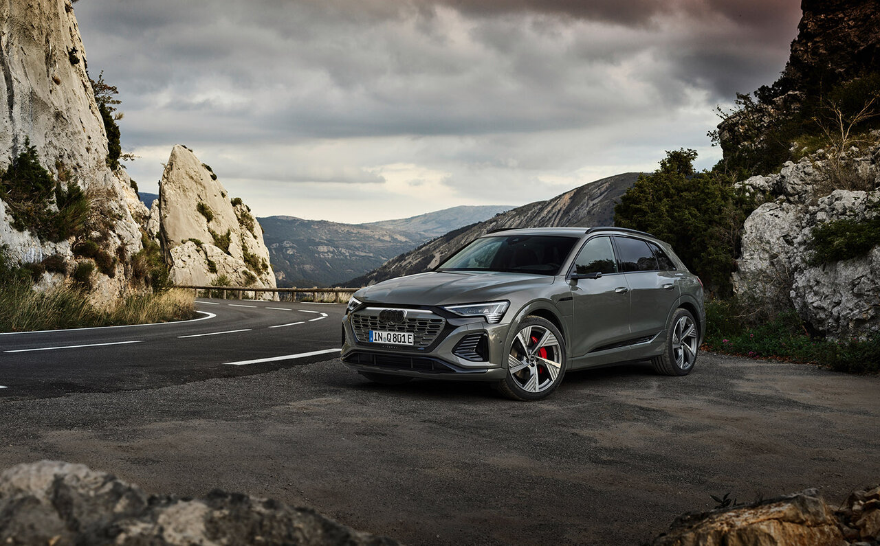 アウディ、電動SUVのトップモデルとしてQ8 e-tron / Q8スポーツバックe-tronを発表｜Audi