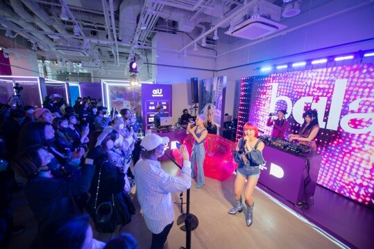 What is the future of blended reality that KDDI is orchestrating? | KDDI