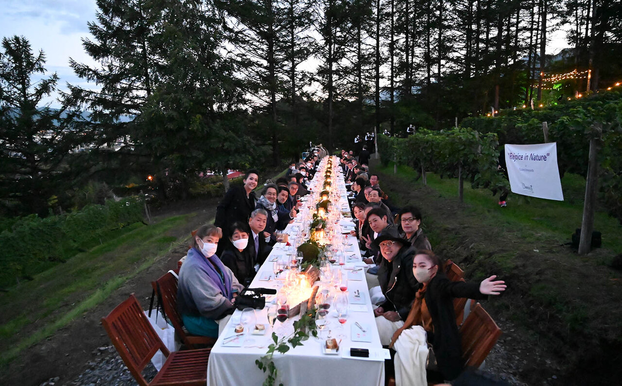 「THE OUTDOOR LIVING IN FURANO」　 富良野の山頂の絶景で、セララバアド橋本宏一シェフが織りなすフルコースを食すスペシャルダイニングがこの秋開催