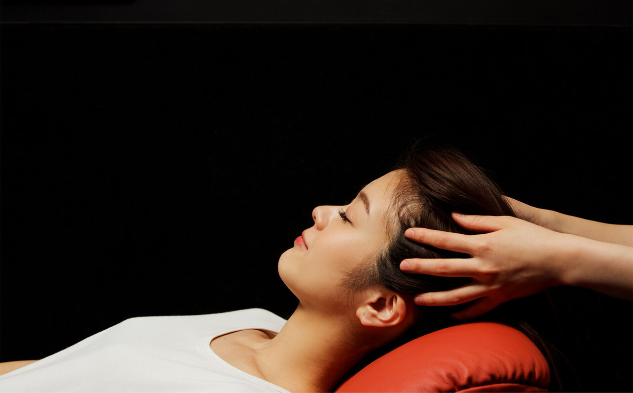 QUIRON's Deep Sleep Head Spa in a Planetarium Setting: This Summer's Limited Special Care | BEAUTY