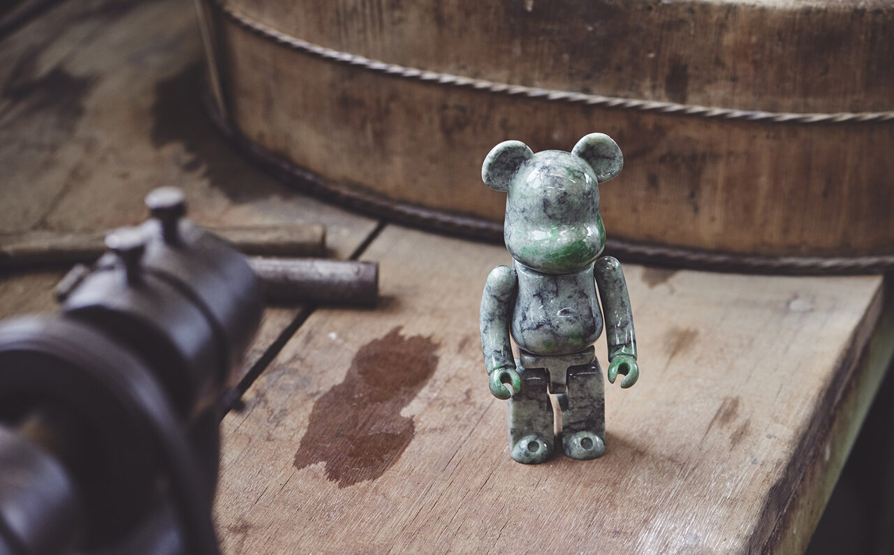 Transmitting Yamanashi's traditional crafts, Japan's foremost jewelry production area, to the world! A 200% BE@RBRICK processed with jade | MEDICOM TOY