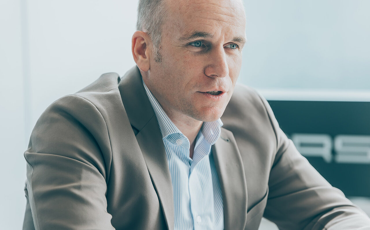 The Essence of Communication: Between the Speaker and the Conveyor | PORSCHE