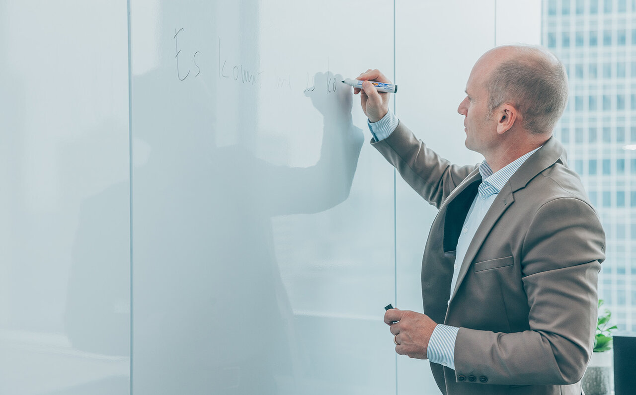 The Essence of Communication: Between the Speaker and the Conveyor | PORSCHE