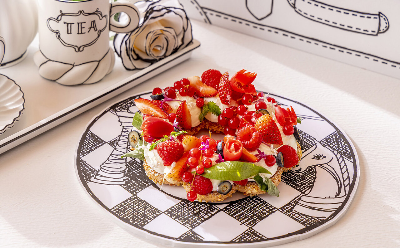 Sweets Buffet "Alice in the Land of Picture Books" Embodies the World of Picture Books, Now Held at Hilton Tokyo | EAT