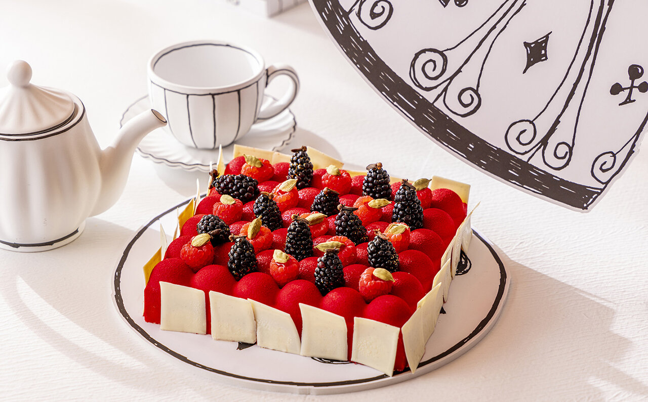 Sweets Buffet "Alice in the Land of Picture Books" Embodies the World of Picture Books, Now Held at Hilton Tokyo | EAT