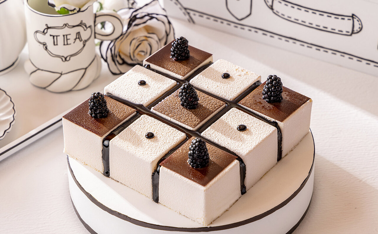 Sweets Buffet "Alice in the Land of Picture Books" Embodies the World of Picture Books, Now Held at Hilton Tokyo | EAT