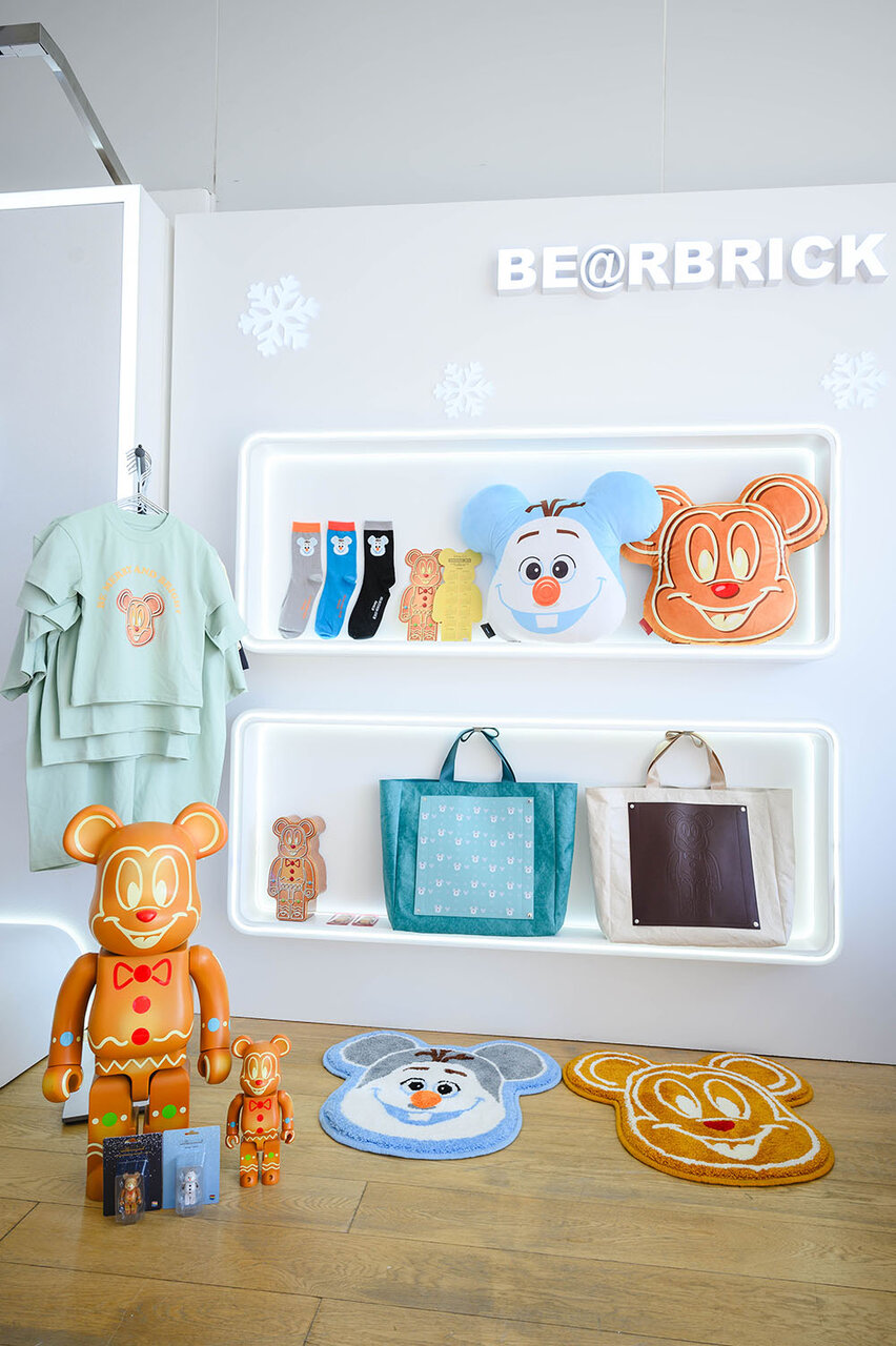 A Christmas event displaying 100 Disney 2000% BE@RBRICKs is underway in Hong Kong | MEDICOM TOY