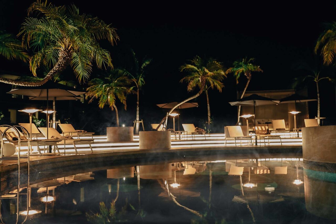 冬ならではの贅沢。屋外温水プールとセルフロウリュ付きサウナが楽しめるホテル｜BOTANICAL POOL CLUB