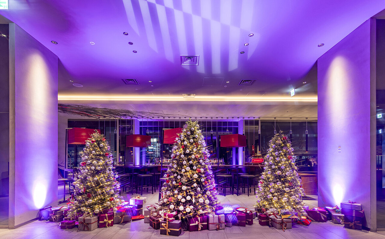 心躍るクリスマス限定ディナーコースが「プルマン東京田町」から登場｜EAT