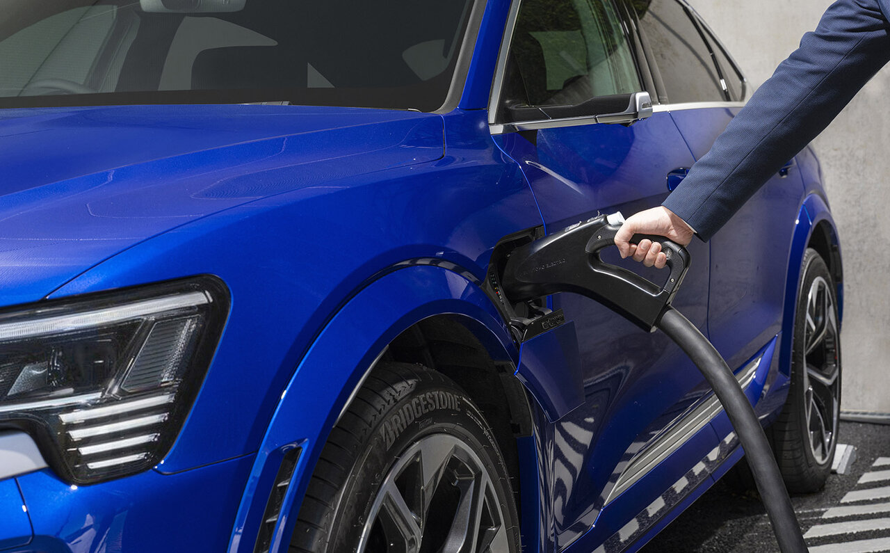 Addressing BEV Challenges in Urban Areas – Audi Opens 'Audi Charging Hub Kioicho,' a Fast-Charging Facility for All BEV Users | Audi