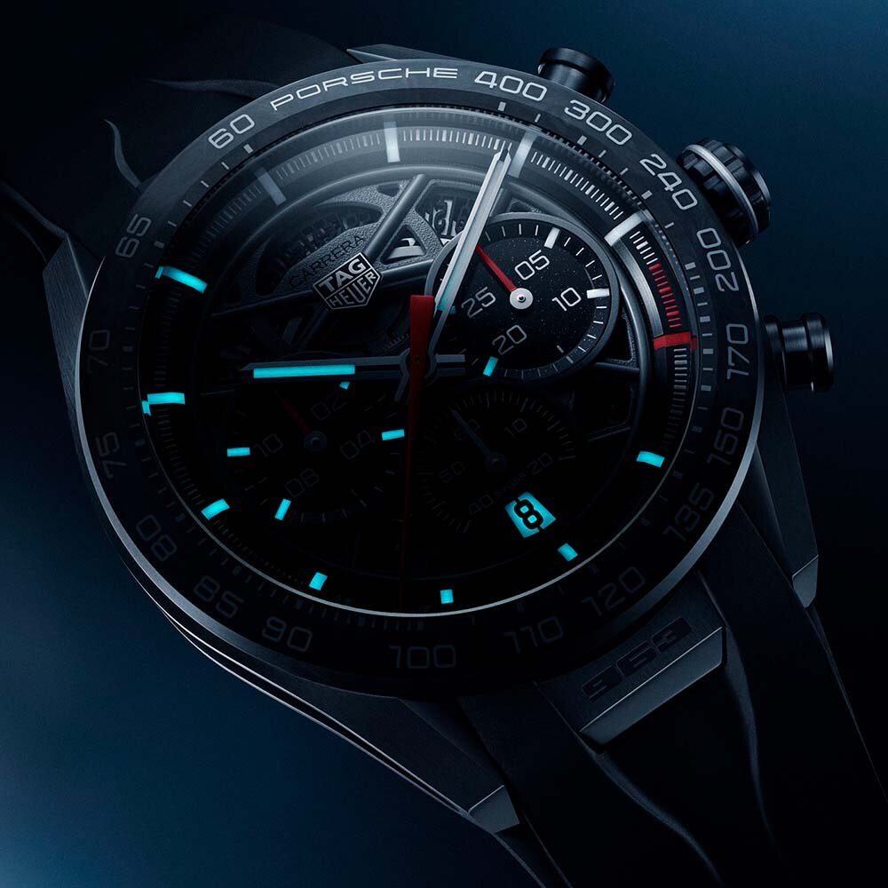 レースの臨場感が伝わるタイムピース「タグ・ホイヤー カレラ クロノグラフ × ポルシェ963」が登場｜TAG HEUER