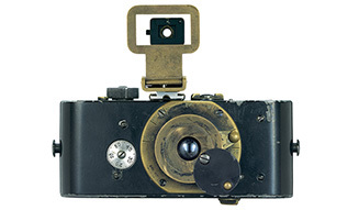 Leica|ABOUT THE ESSENCE. 02