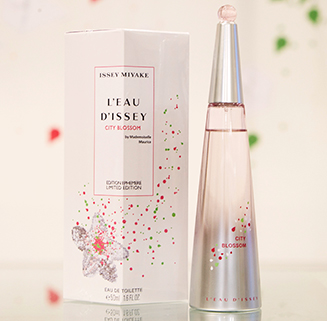 ISSEY MIYAKE | Installation by Mademoiselle Maurice