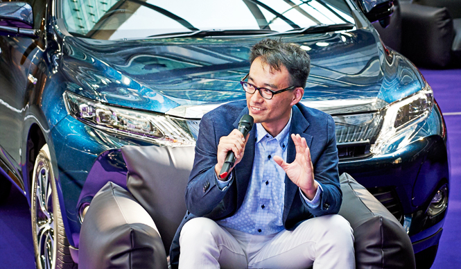 「紫」でつながるコラボレーションへの想い|Toyota Harrier