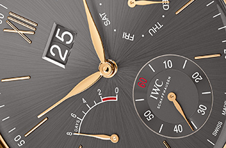 In this regard, this new Portofino model is a captivating creation typical of IWC, skillfully balancing the three elements of big date, day of the week, and power reserve display while preserving the collection's classic aesthetic. The decorative finishing of the hand-wound movement "Caliber 59220," which can be admired through the transparent case back, also shines with a classic taste, mirroring the aesthetic of the front.