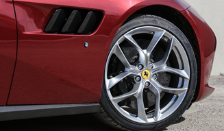 s_ferrari-gtc4-lusso-t_013