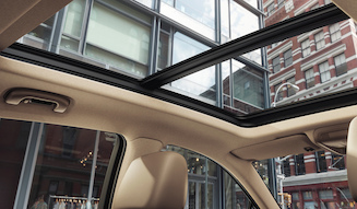 Cadillac XT5 Crossover Driving Image 1