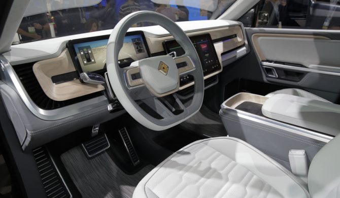 Rivian R1S