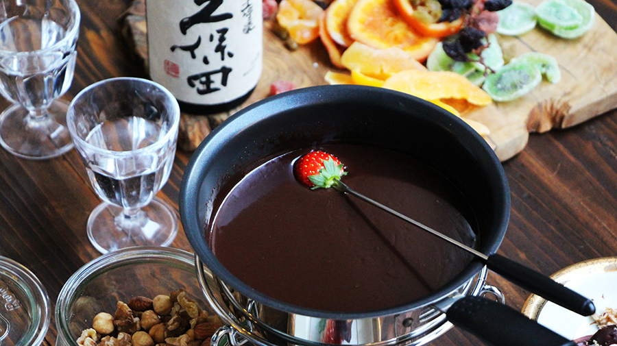 日本酒×チョコレートのペアリングを楽しむ!「未来日本酒店/KUBOTA SAKE BAR」で開催