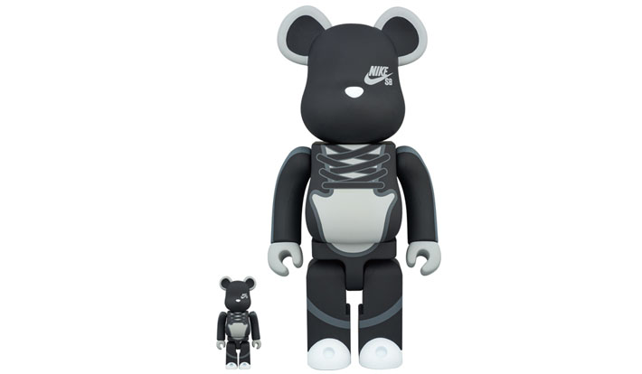 BE@RBRICK NIKE SB BLACK 100％ & 400％