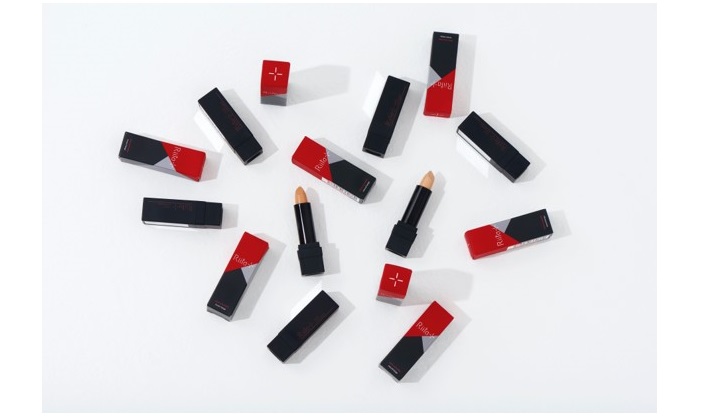 Introducing the "Riita+" Stick Concealer, a genderless cosmetic by hair and makeup artist Risa Kahara, designed to enhance natural skin.