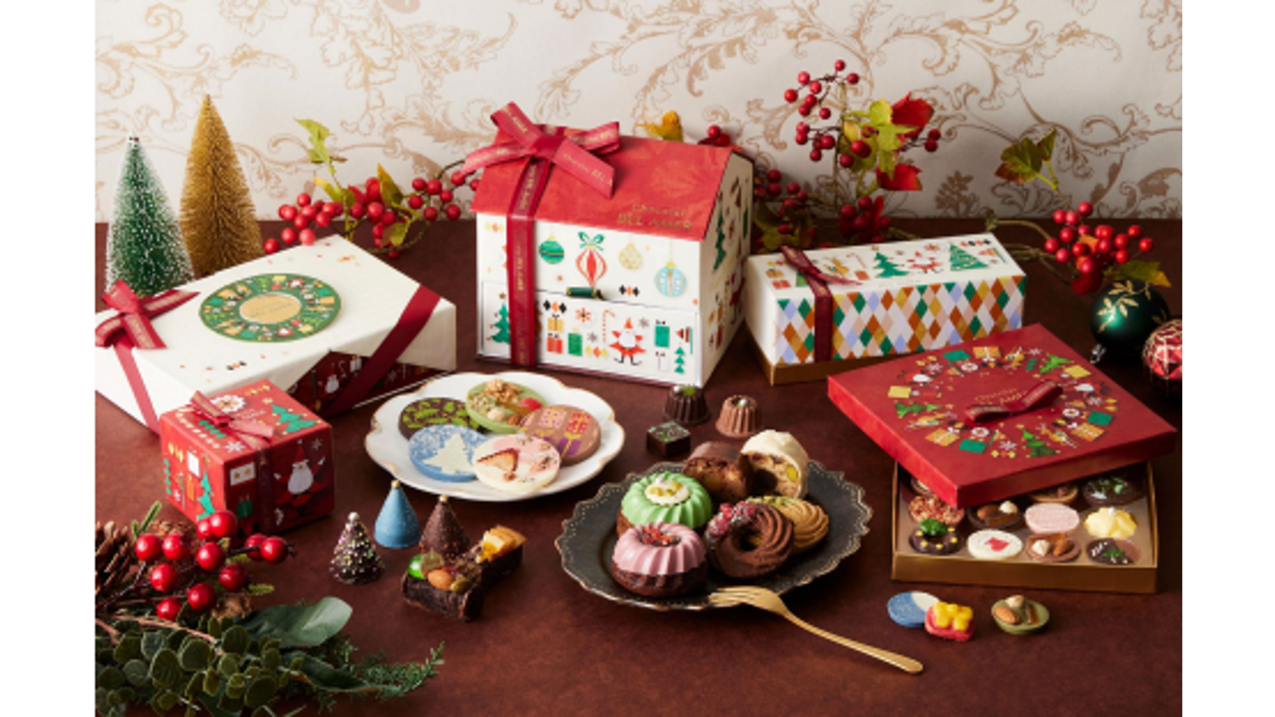 Bel Amer's limited-edition Noël Collection for the Christmas season arrives for a limited time starting November 8th! Limited quantities of Christmas cakes are also available.