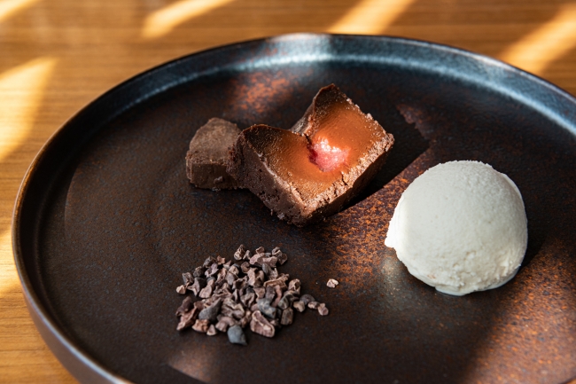 Amaou Gateau Chocolat + Amazake & Coconut Milk Ice Cream with ca ca o - ¥1,300 (incl. tax)