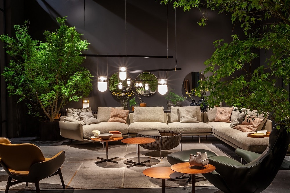 The latest model from Italy's premier furniture brand, Poltrona Frau, makes its Japanese debut!