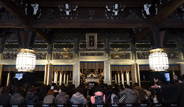 A place of learning where instructors from diverse fields, including monks, scientists, and artists, gather. The modern Terakoya, "School Nalanda," is held.