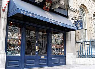 THE STORY OF TRUEFITT&HILL<br>The History of the World's Oldest Barbershop (Part 2: The 20th Century)<br><br><br>The Prosperity and Glory of Truefitt & Hill, with 100 Staff Members