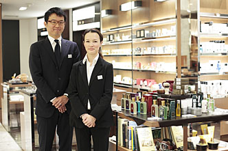 Open until May 6 (Tue, holiday) at Isetan Men's Building 1F Cosmetics Corner<br><br>For the Gentleman's Face: Truefitt & Hill!