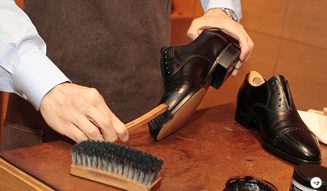 JOHN LOBB|月に一度の手入れ 05