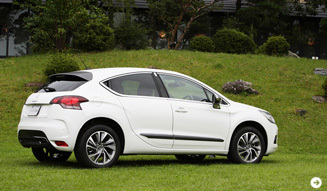 CITROEN DS4|シトロエン DS4 遊び心あふれる4ドアクーペに試乗|04