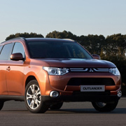 Mitsubishi World Premieres New Outlander! | MITSUBISHI
