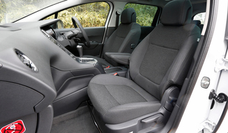 Peugeot 5008 | Driving the Peugeot 5008