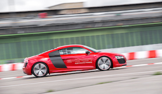 Audi R8 e-tron｜アウディ R8 eトロン