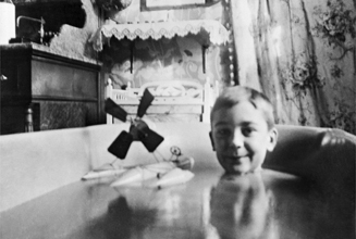  『植田正治とジャック・アンリ・ラルティーグ－写真であそぶ－』