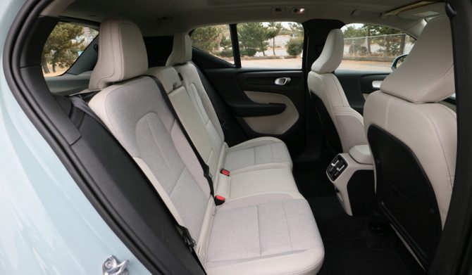 VOLVO XC40　ボルボXC40